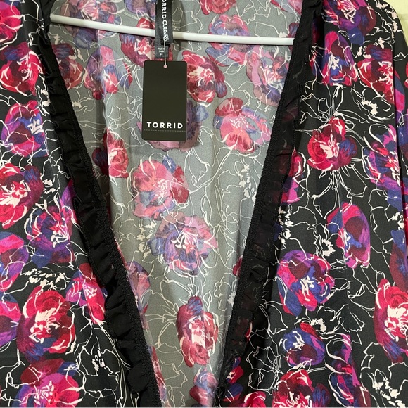 torrid Kimono Sleeve Midi Robe - Satin Floral Black Water Outline Floral 3X / 4X - Picture 9 of 16